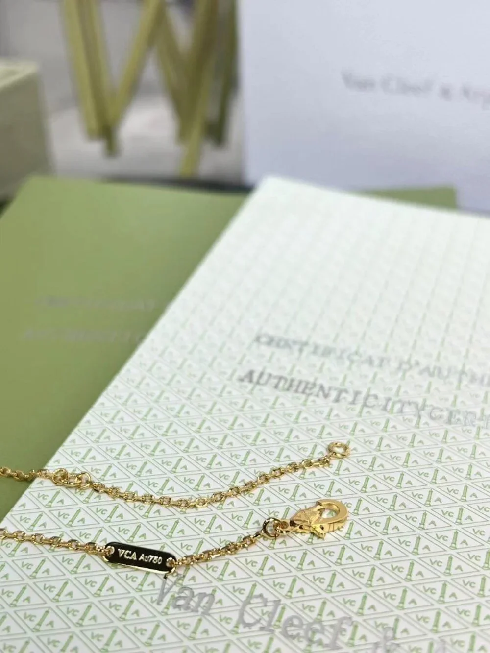 🤨Van Cleef & Arpels🤨 flower necklace